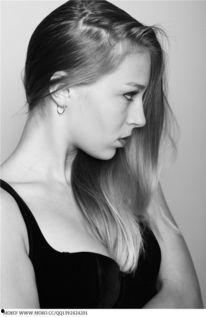 国产午夜女模特视频在线,视频背后的真实故事